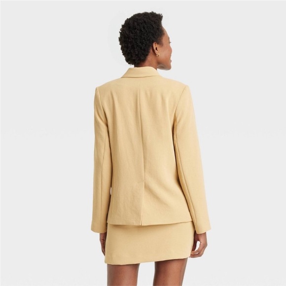 Signature Crepe Slim Fit Blazer
A New Day Midweight, Front Button, Patch Pocket - Picture 2 of 5